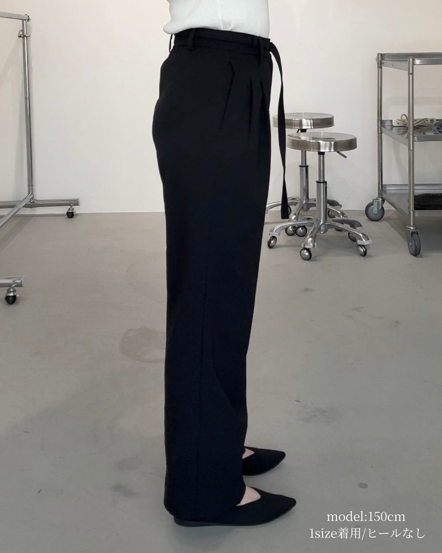 美脚見えタックワイドストレートパンツ