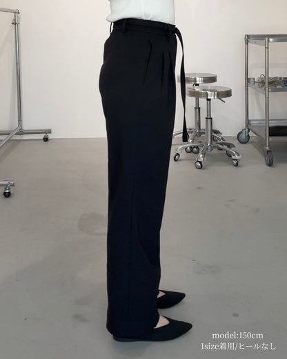 美脚見えタックワイドストレートパンツ