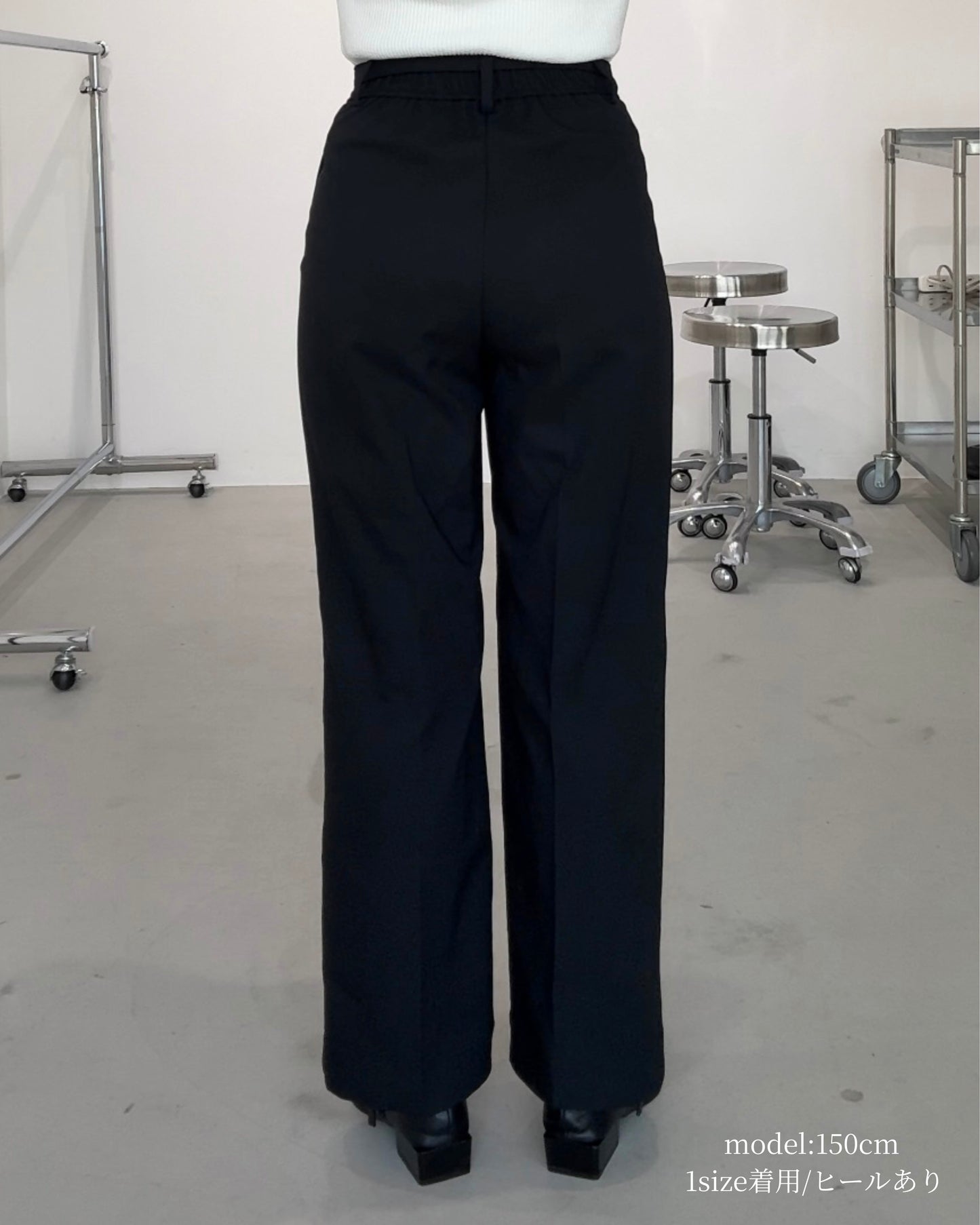 美脚見えタックワイドストレートパンツ