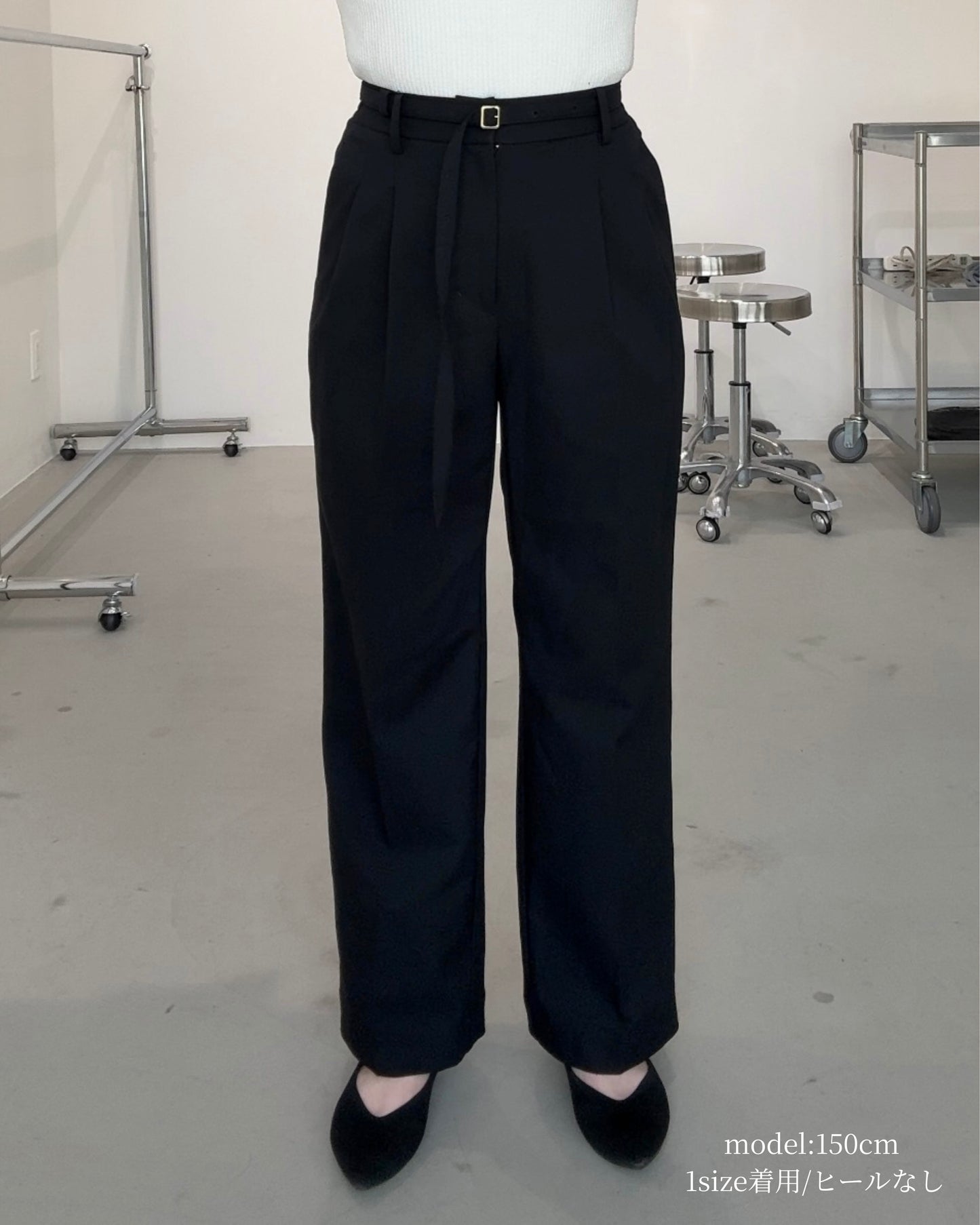 美脚見えタックワイドストレートパンツ