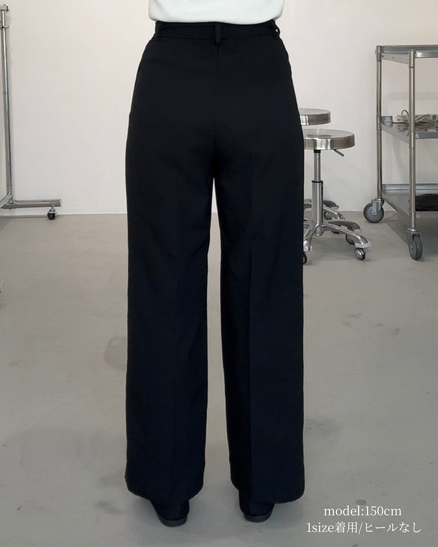 美脚見えタックワイドストレートパンツ