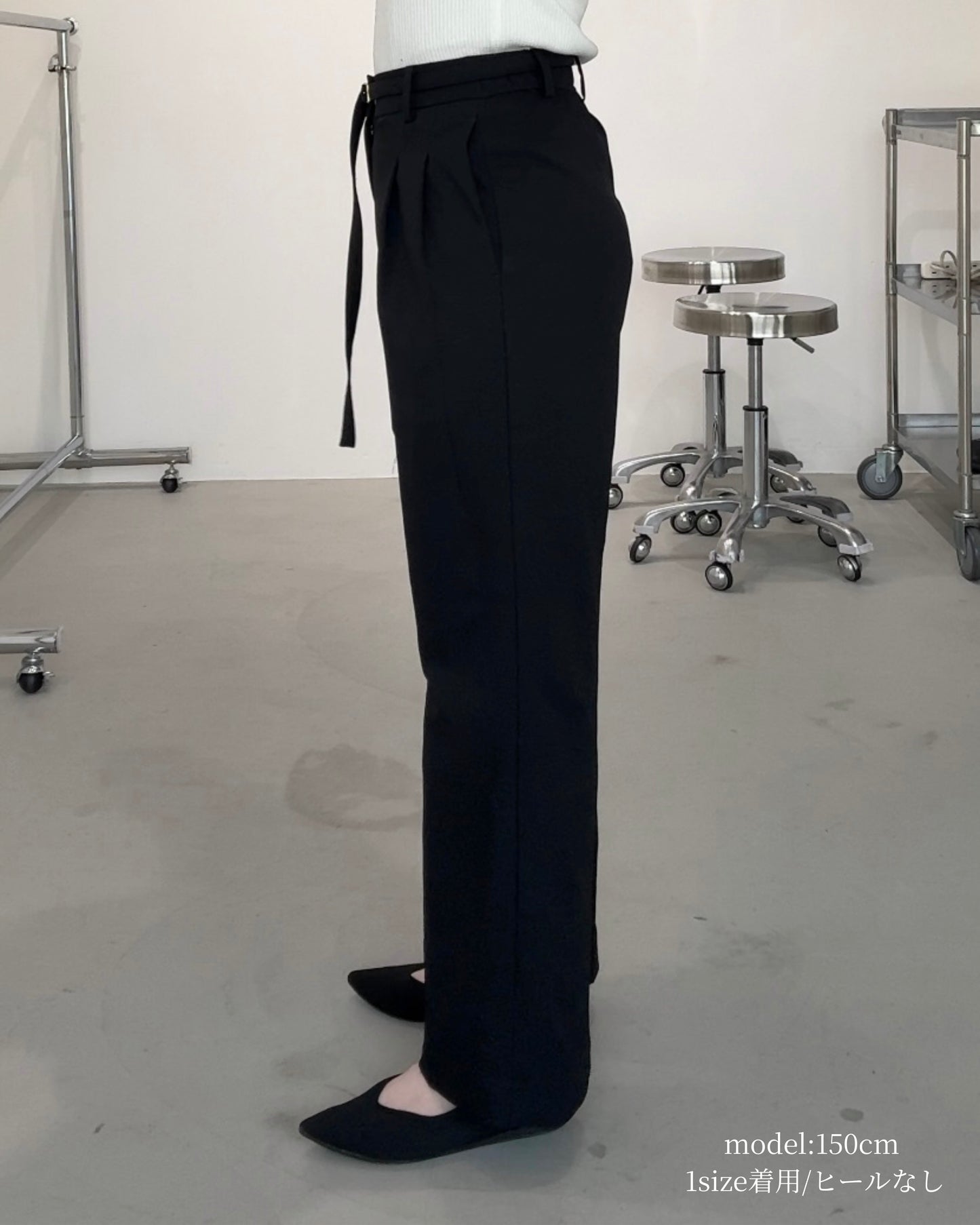 美脚見えタックワイドストレートパンツ