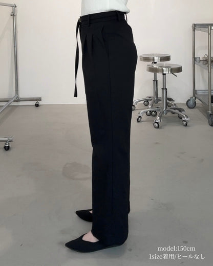 美脚見えタックワイドストレートパンツ