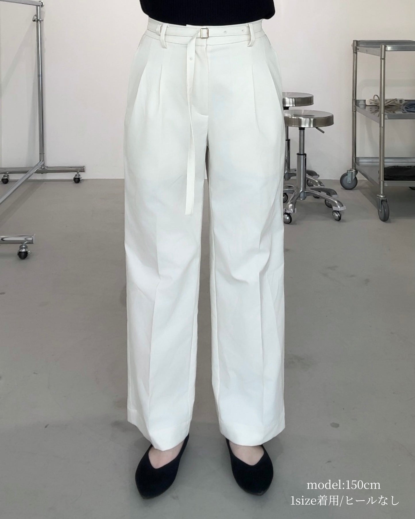 美脚見えタックワイドストレートパンツ