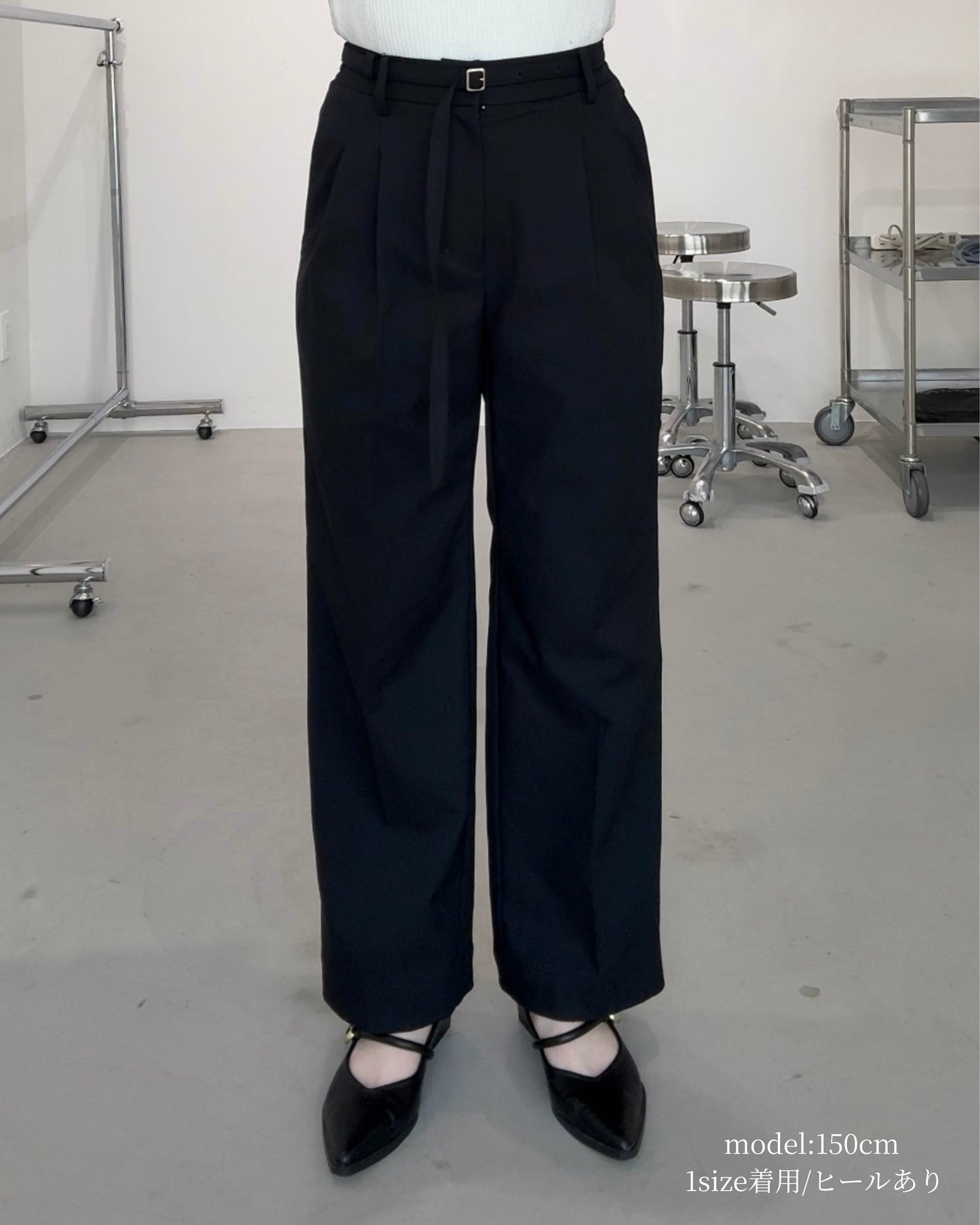 美脚見えタックワイドストレートパンツ