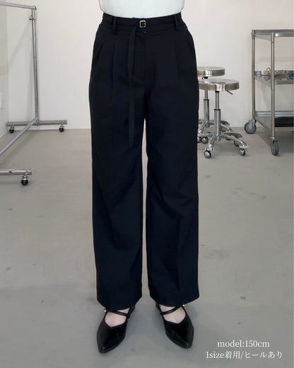 美脚見えタックワイドストレートパンツ