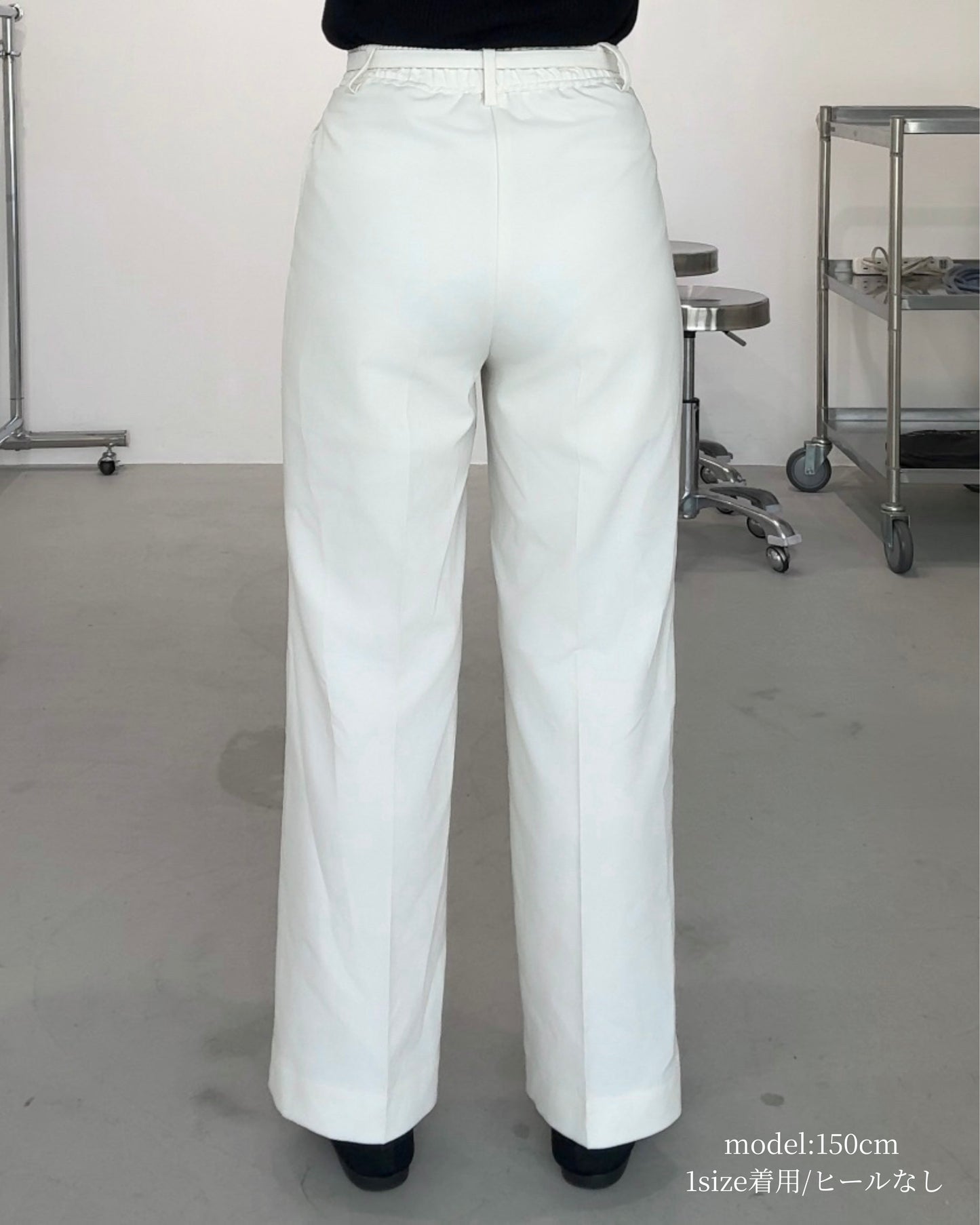 美脚見えタックワイドストレートパンツ